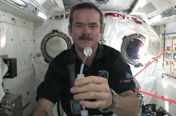 '在太空宇航员是如何洗手的'