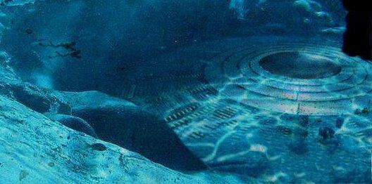 退役中校亲眼看到外星人在海水中修理ufo