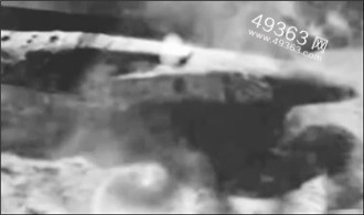 '外星飞船坠毁：月球陨坑中惊现4000米长宇宙飞船'